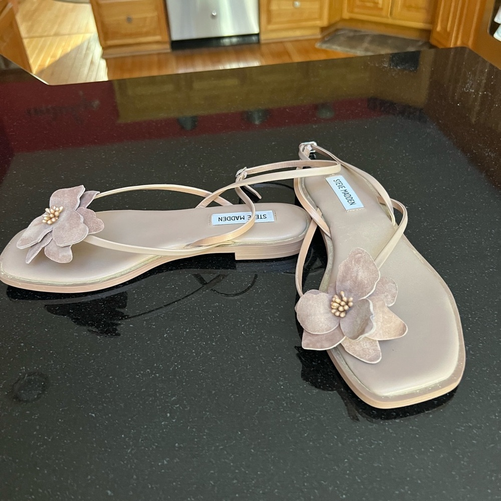 Steve Madden Tan Floral Sandals - Picture 2 of 4